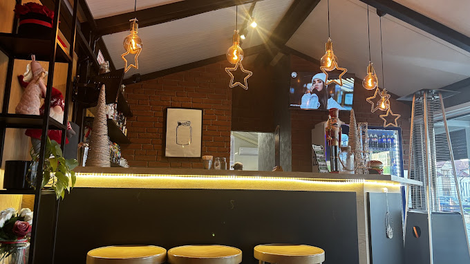 Klimatyczny bar w restauracji SŁOIK